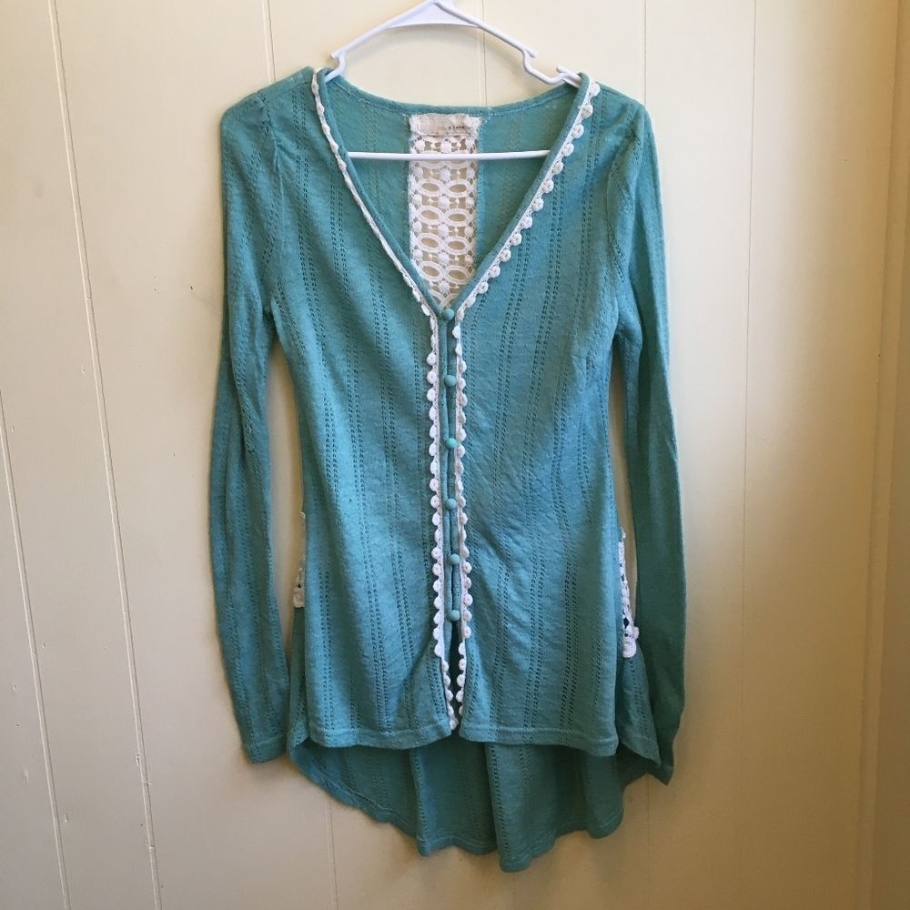 ANTHROPOLOGIE A'REVE TOP. COTTON CROCHET ACCENTS.